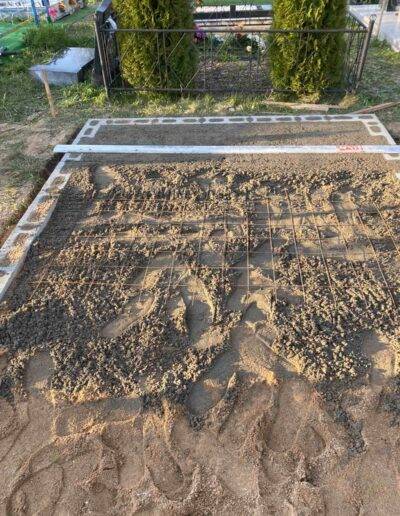 Благоустройство могил, заливка фундамента фото